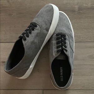 Men’s sneaker - size 10